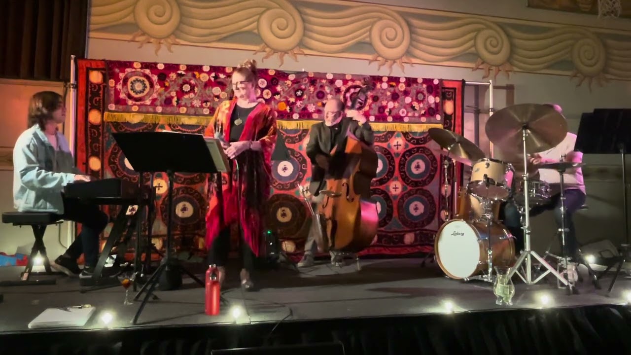 Paula Byrne Sings 