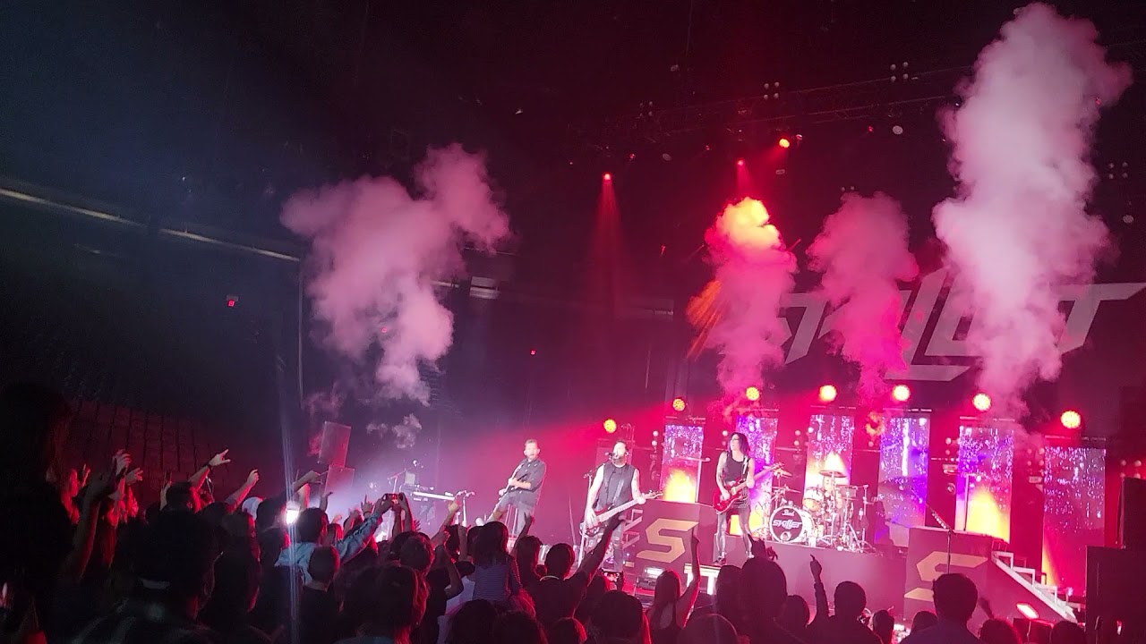 Skillet - (Whispers in the dark) Lynchburg Vines Center