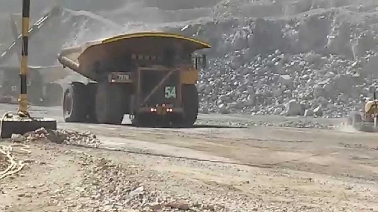 TRUCK  CATERPILLAR 797B EN COLLAHUASI  LOADER IN SHOVEL BUCYRUS 493