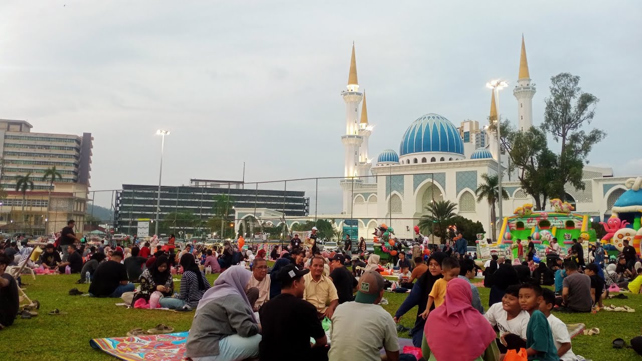 Berbuka puasa di padang 😁🤲 #berbukapuasa #padangmbk #ramadan #akifafeefchannel #fyp 