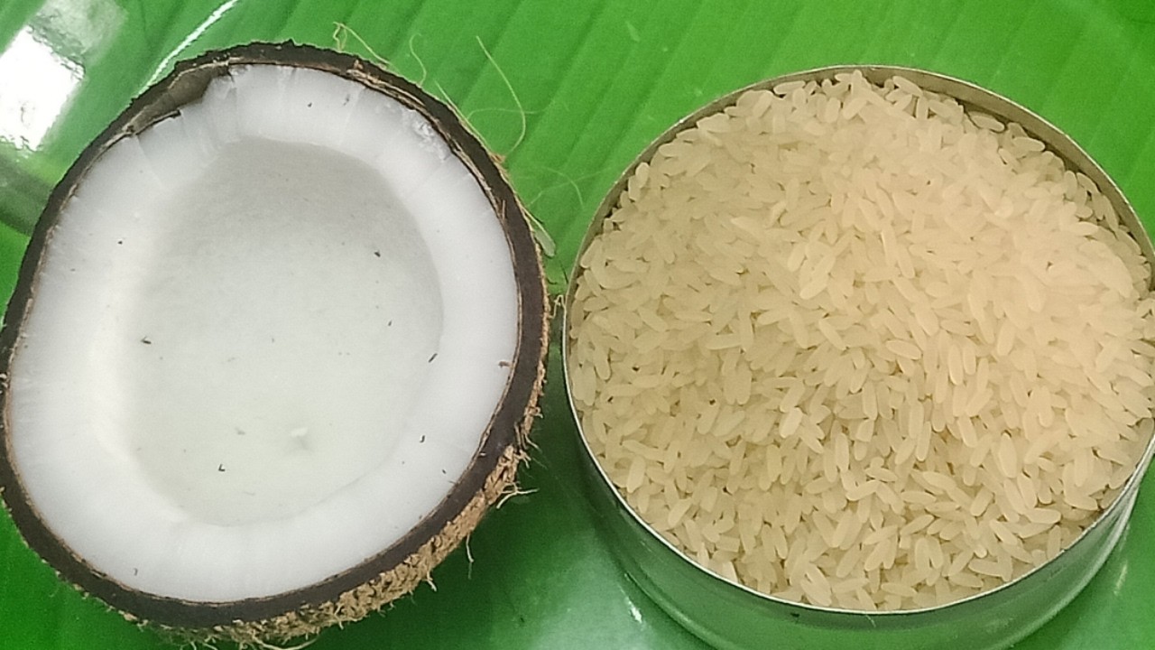 ரேஷன் புழுங்கல்அரிசியும் தேங்காய் சேர்த்து குறைந்த செலவில் காலையில டிபன்#rationricerecipeaadai