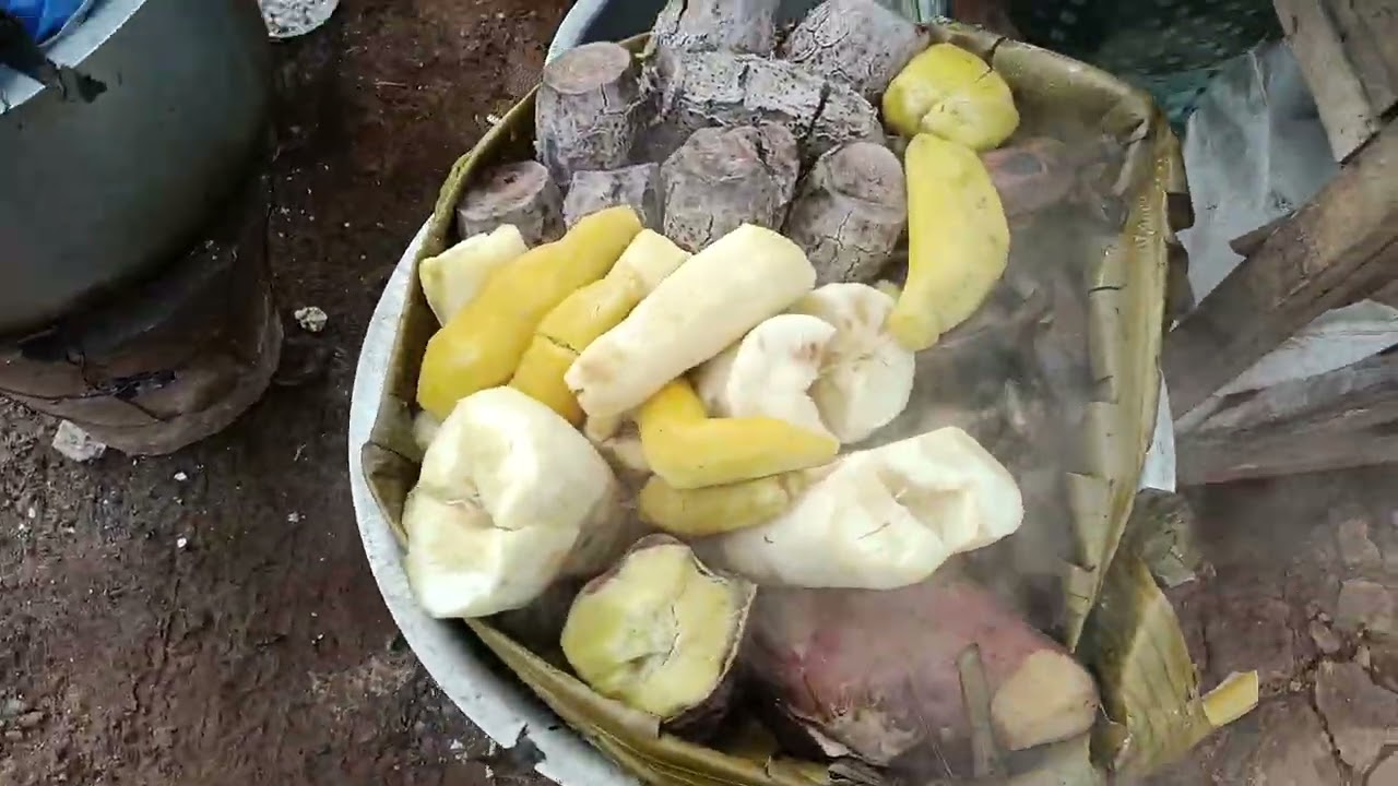 Banana leaves steamed street starchy food