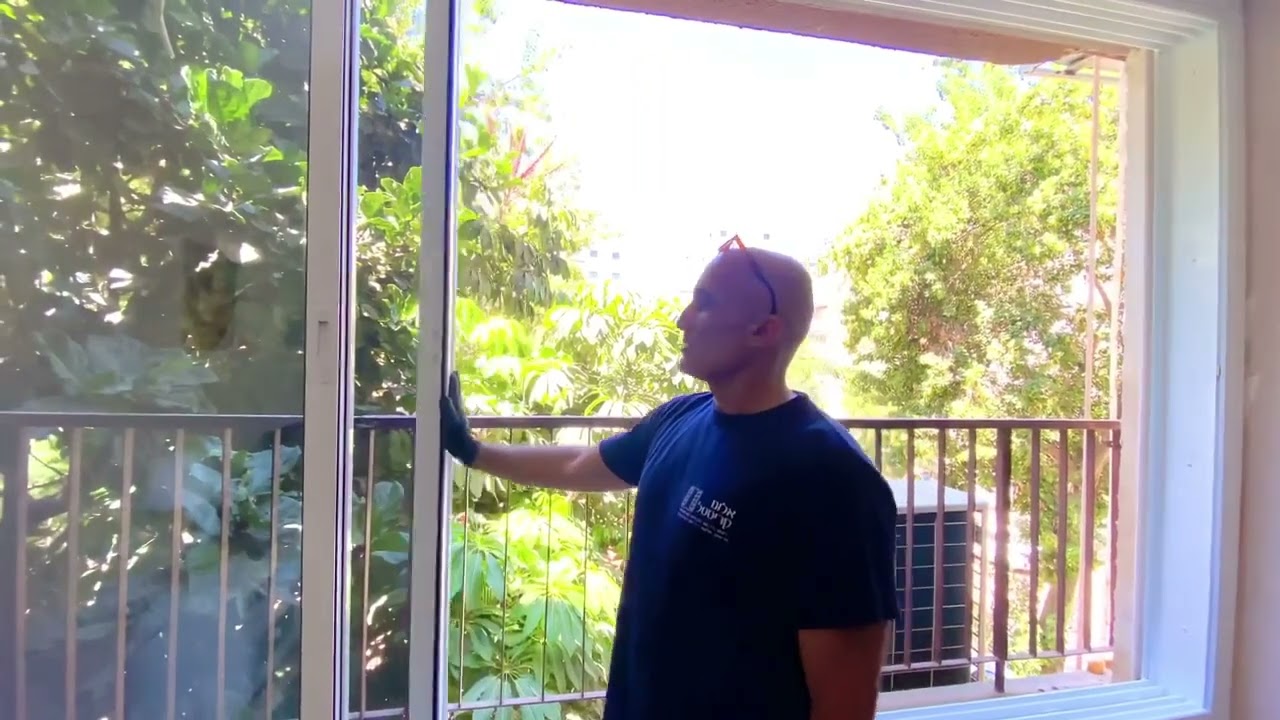 חלונות הזזה 7000 ורשת נגד יתושים | אלום קריסטל
