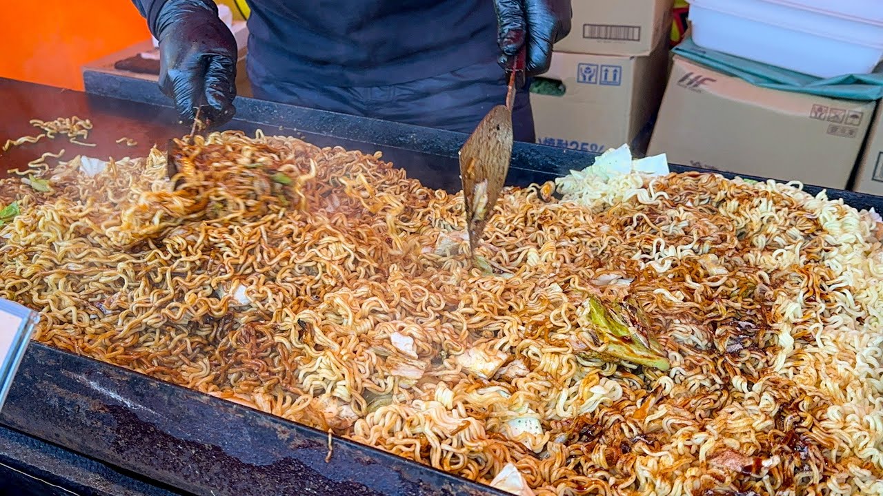 japanese street food - yakisoba 焼きそば