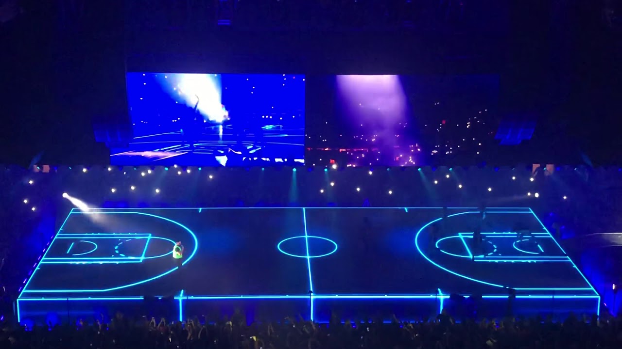 Drake performs Nice For What + In My Feelings with Shiggy at MSG - August 28, 2018