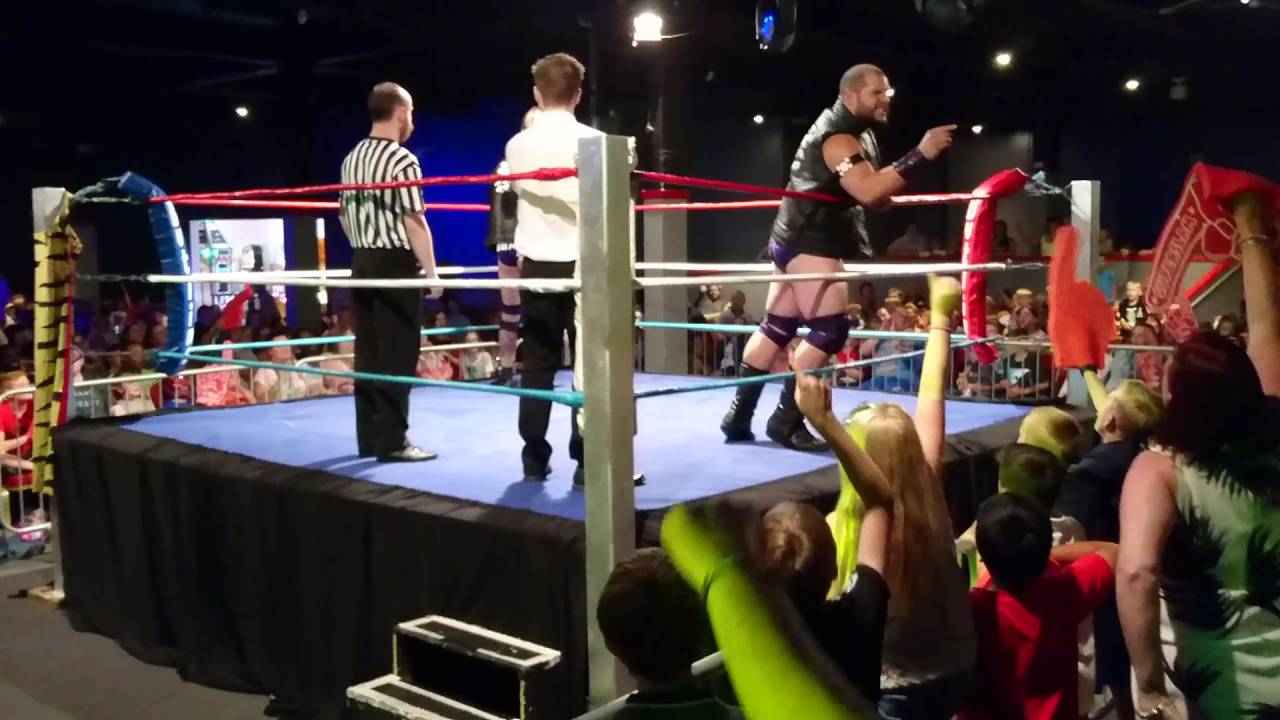 Wrestling at butlins bognor(6)
