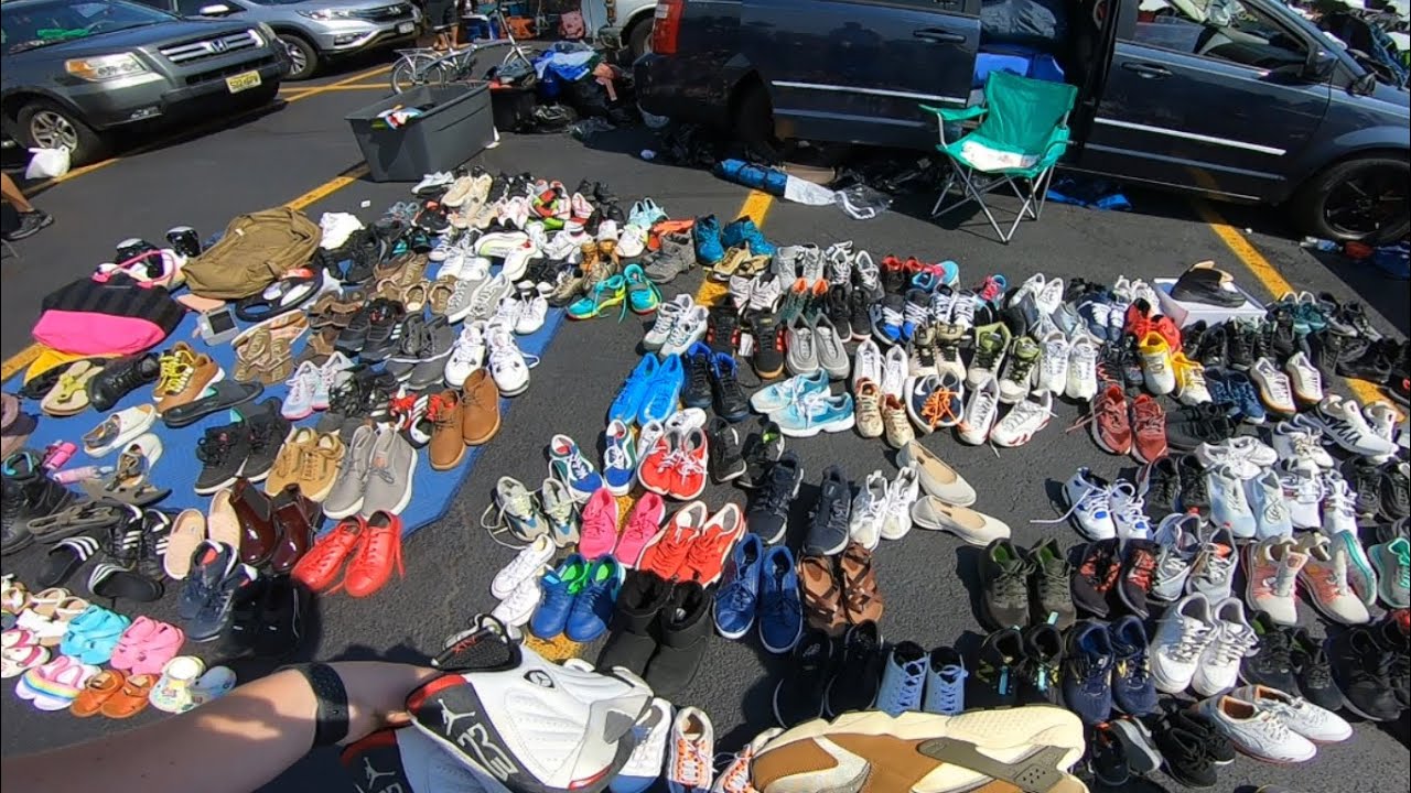 HE FOUND CHUNKY DUNKYS AT THE FLEA MARKET?! TURNING BEATERS INTO PROFIT? I BOUGHT A FAKE NORTH FACE?