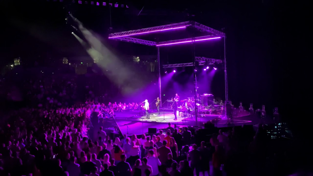 Dave Dobbyn Loyal live at Spark Arena