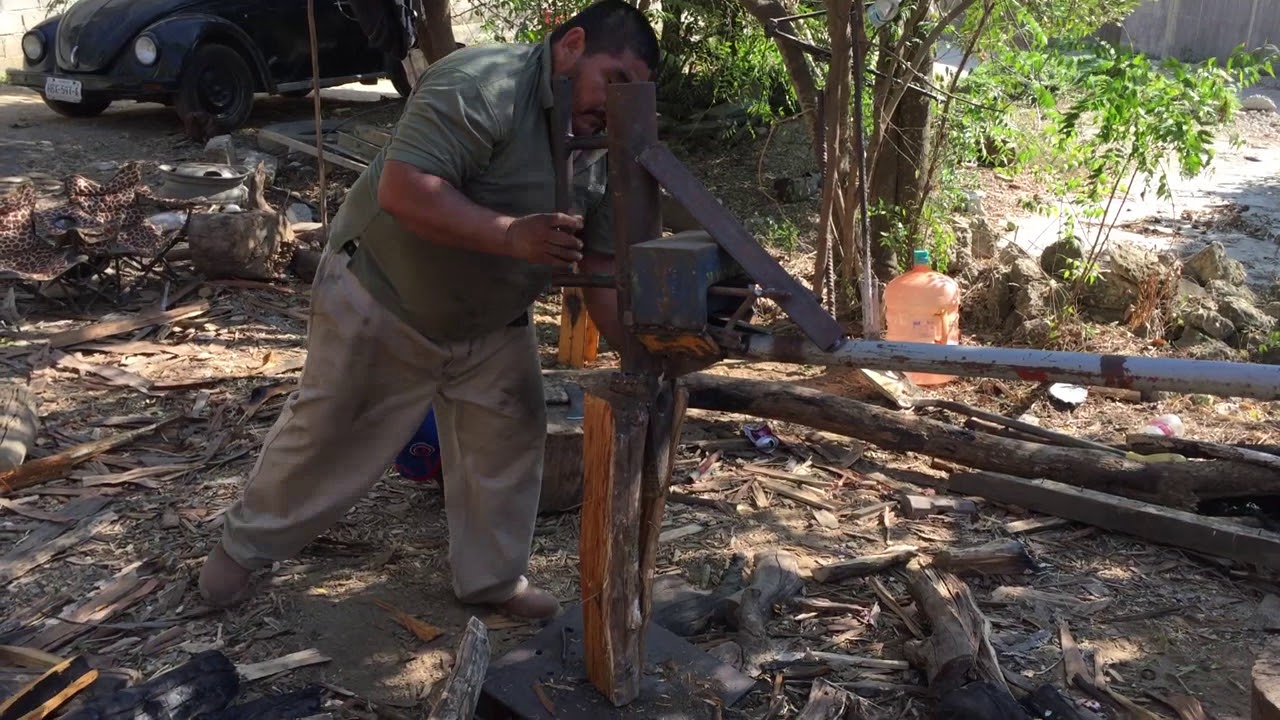 Tutorial para rajar leña fácil y rápido por Jubencio Gómez de Acapulco,Gro, Mx