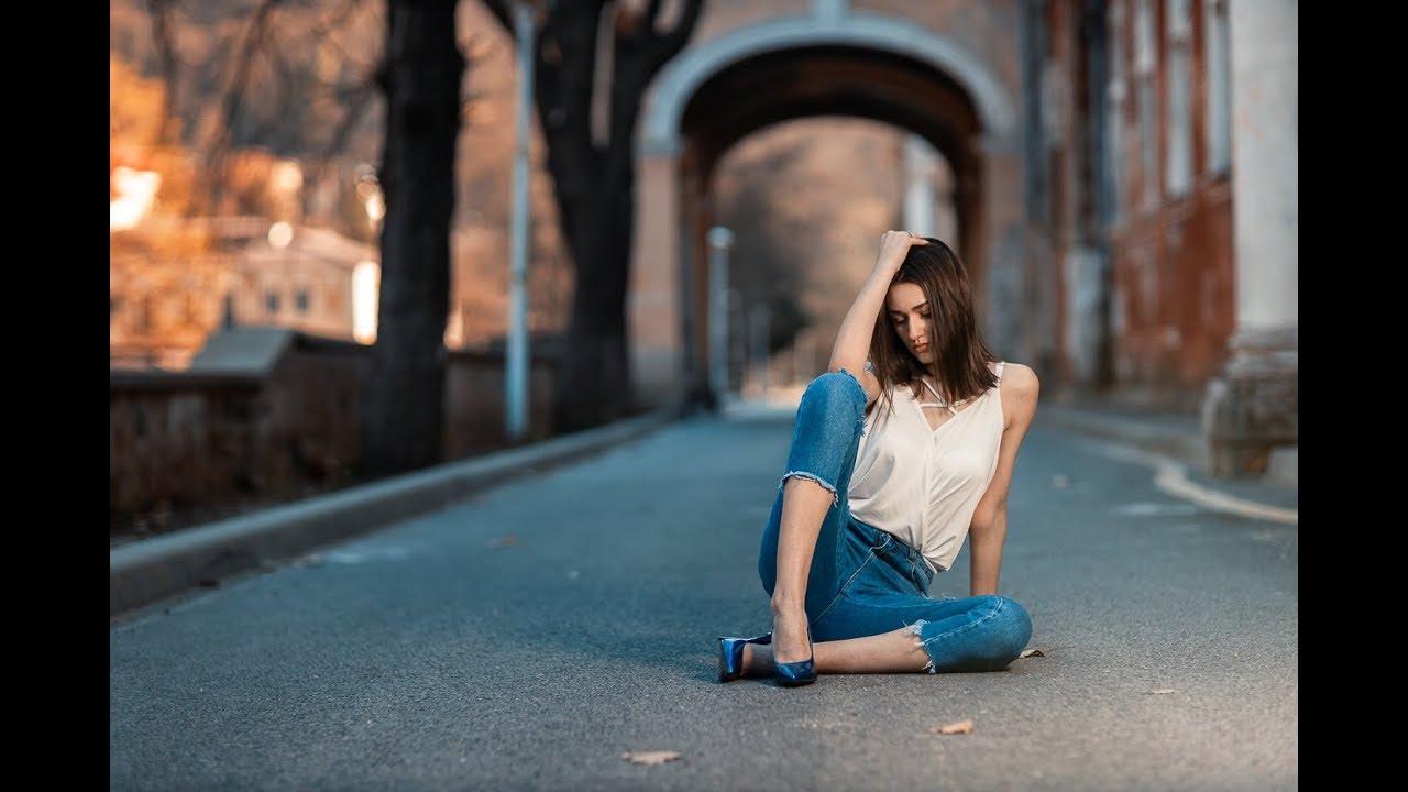 Shoot at the abandoned standing house  used Canon Eos R  Godox AD200 with EC200