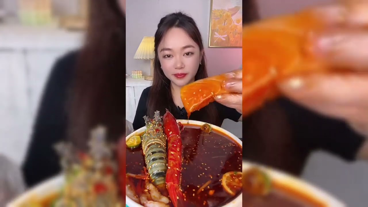 Eating Spicy Seafood 🦞 #vlogmukbang #asmrfood #chinesefood #mukbang #eating ##seafood #yummyfood 