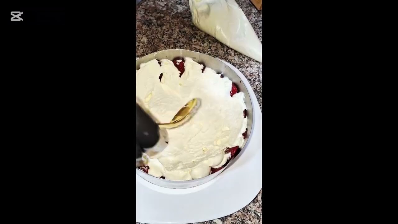 Stop scrolling… this strawberry tart is pure heaven 🍓🤤? Full recipe in the description below 👇