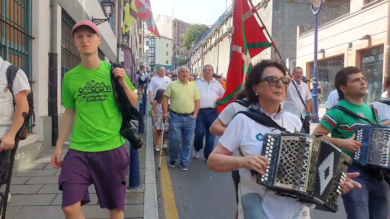 Portugalete rinde homenaje a la Ikurri&ntilde;a