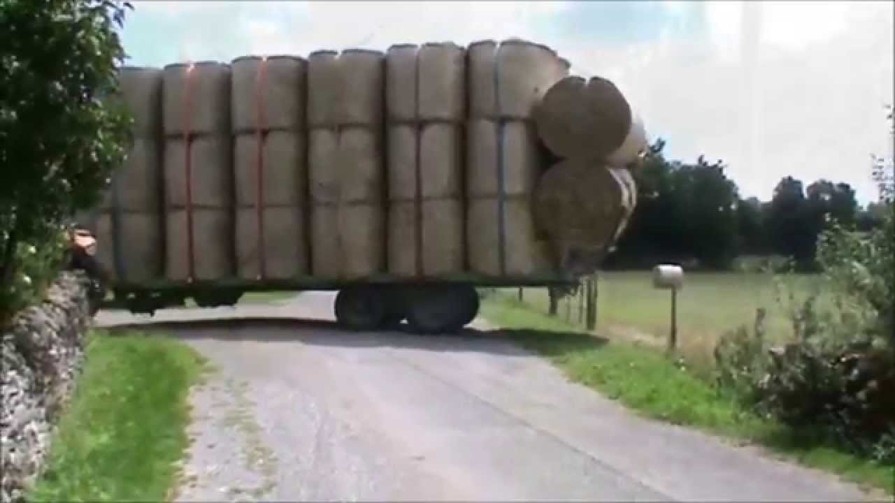 Extrême chargement de paille 2014 100% RENAULT!