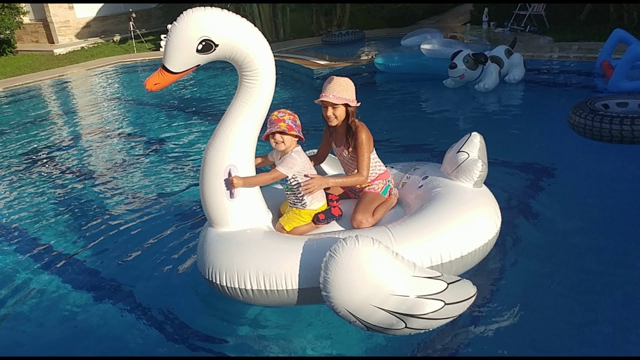 Havuzumuza kuğu geldi. Deniz anası geldi Elif ile Eğlenceli Video 