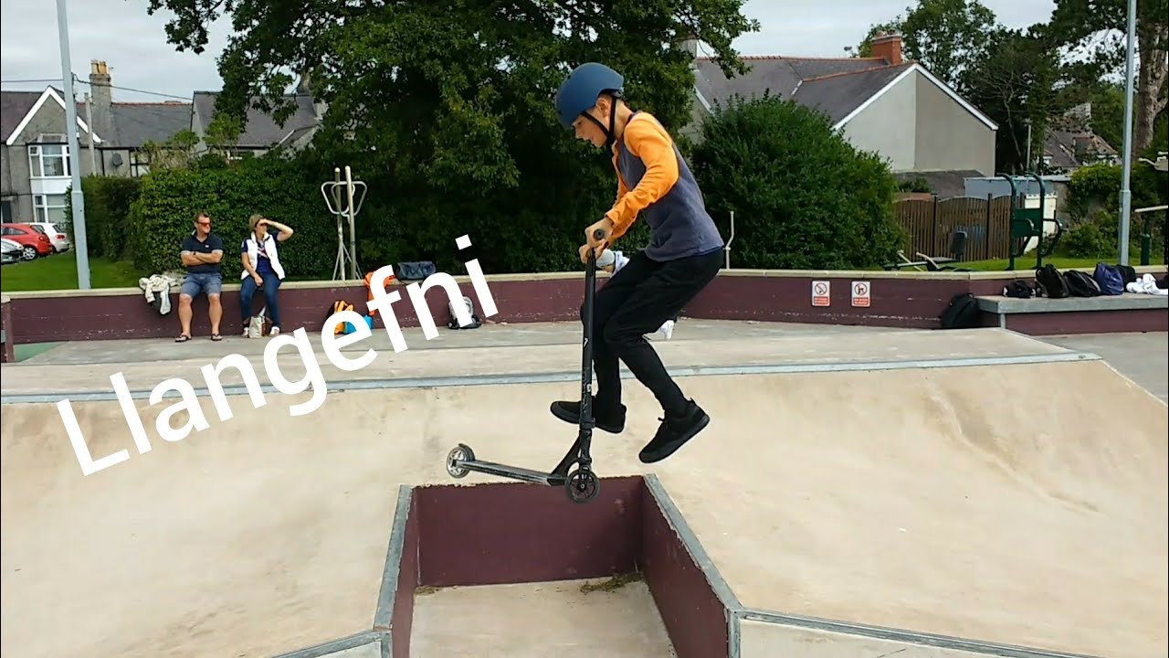 Tricks in Llangefni Skatepark!