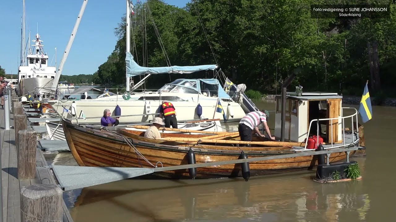 2025 06 13 Träbåtar slussade i Söderköping