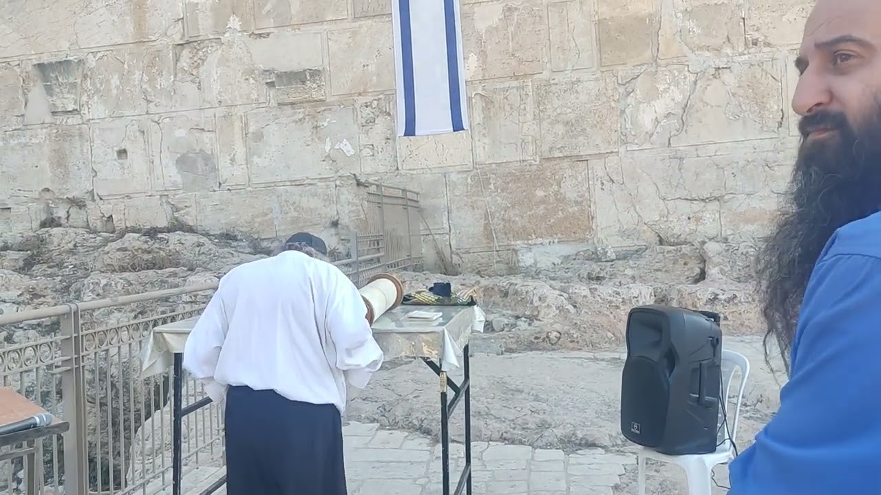 קריאת התורה במערת המכפלה המקובל האלוקי הרב יעקב עדס שליט