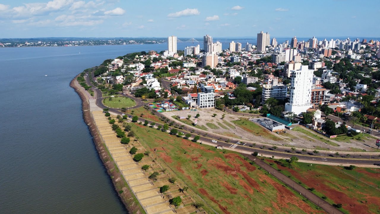 POSADAS MISSIONES ARGENTINA CENTRO DA CIDADE DE CARRO A PÉ E IMAGENS AÉREAS POR DRONE