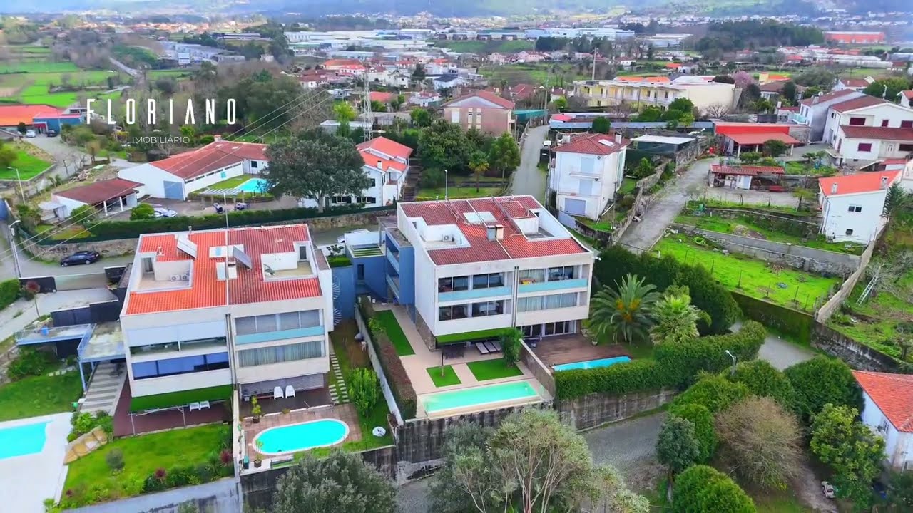 Moradia T4+1 em Palmeira, com vistas sobre o rio, a  10 minutos de Braga