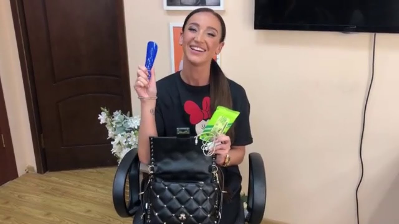 Бузова показывает что в её сумке, нашла ложку для обуви Дениса Лебедева