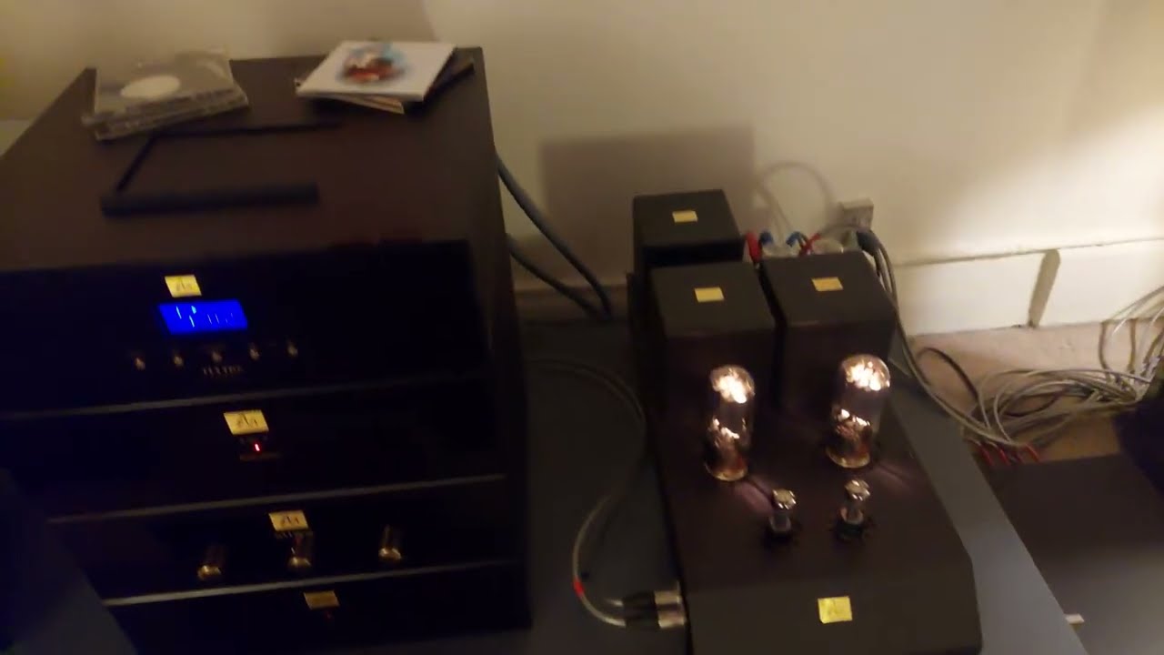 Visiting Audio Consult Copenhagen - Audio Note Jinro, AN M9 preamp. Playing Eric Clapton