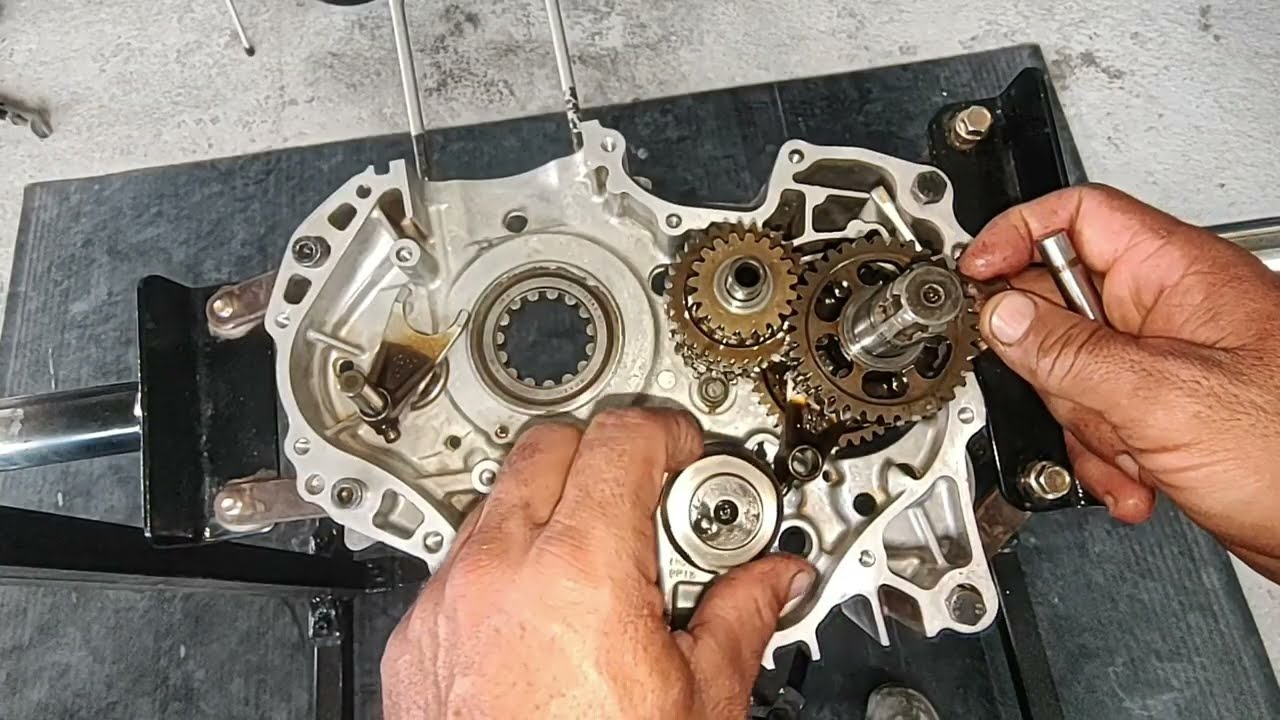 Montagem completa do Motor da Titan 150 Aula Direta!