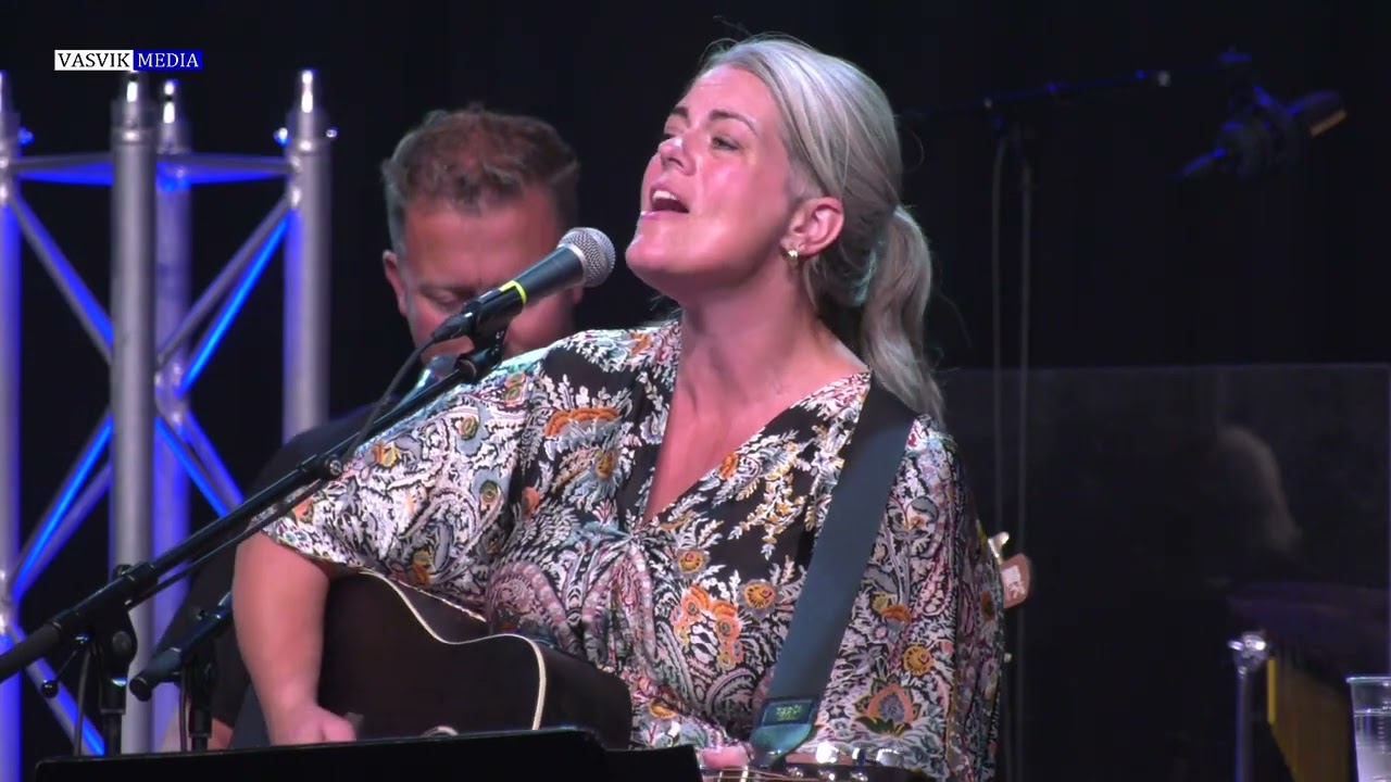 (6781) Anita Kristensen m/band: I skyggen av det kors