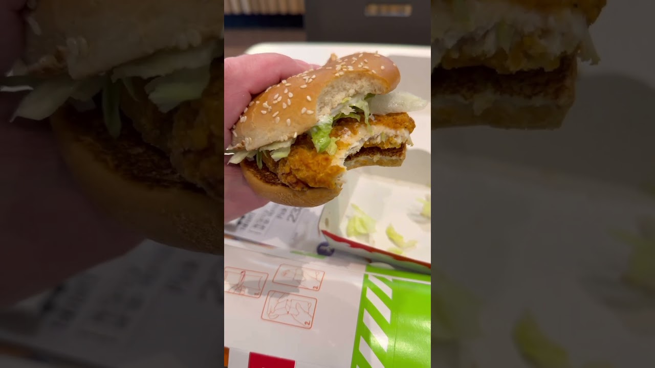 Wie schmeckt der neue Mc Spicy 🐥 Burger und wie scharf ist er ? #shorts #mcdonalds