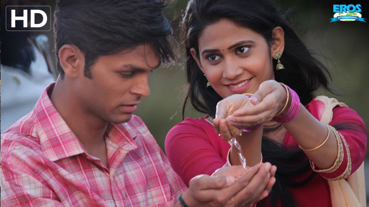 Gavthi Romantic Scene 💕 | Marathi Movie Love Moment | Heart Touching Clip