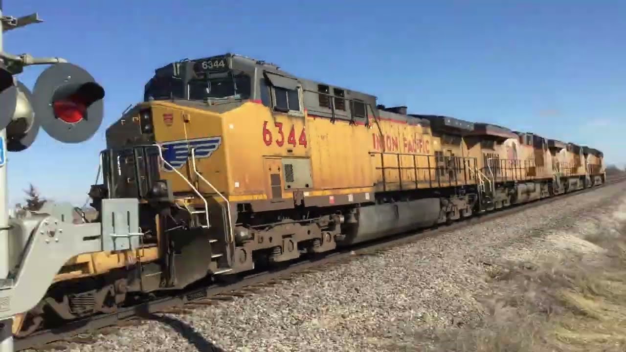 BNSF Chillicothe sub near Toluca, IL w/ H2 ES44DC leader 02/11/24