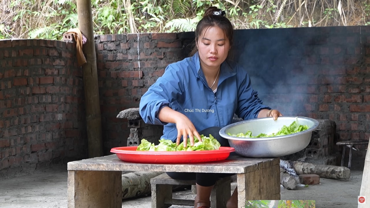 Memasak 100Kg Telur Goreng Sambil Anak-Anak Fokus Belajar