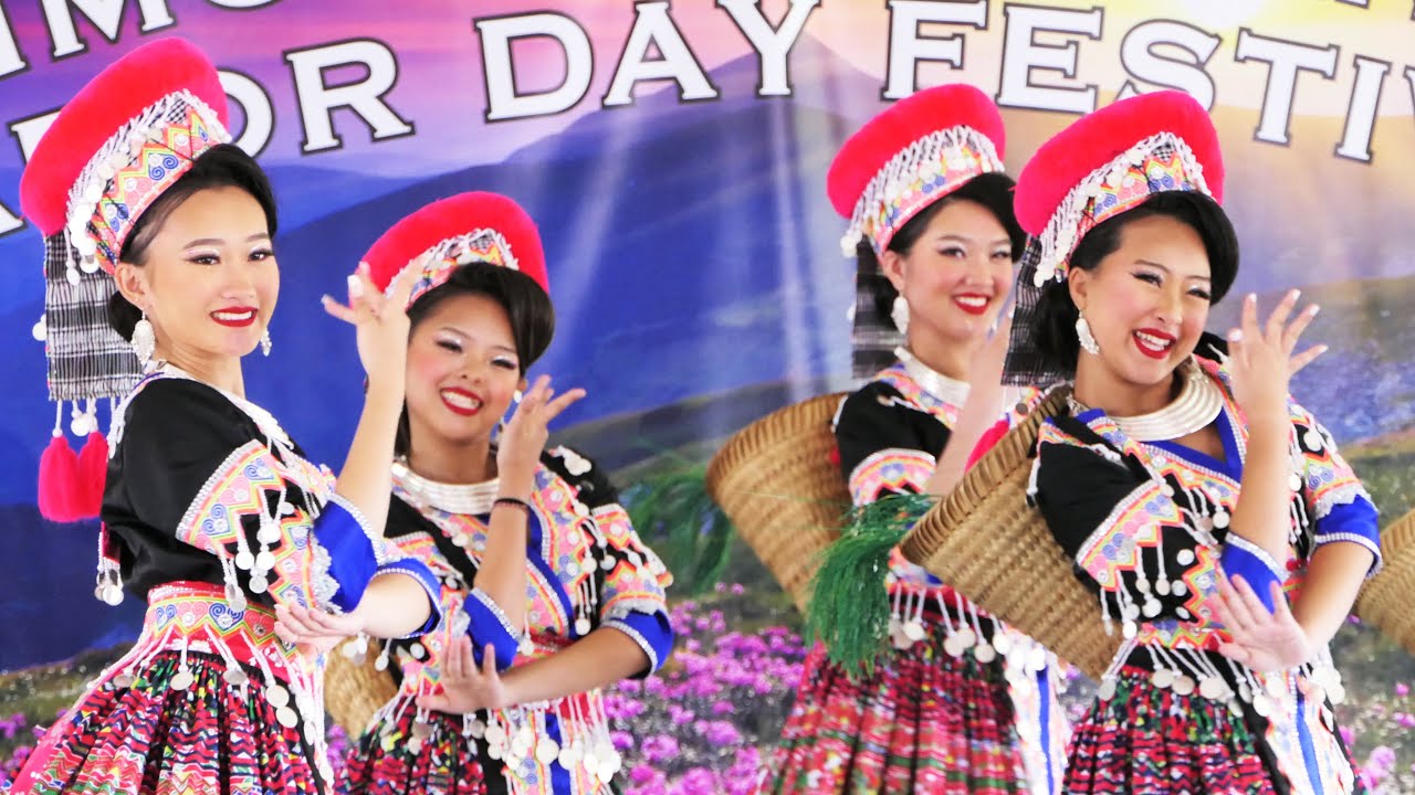 Nkauj Hmoob Nas Ej / Hmong Dancing @ Oshkosh 2022