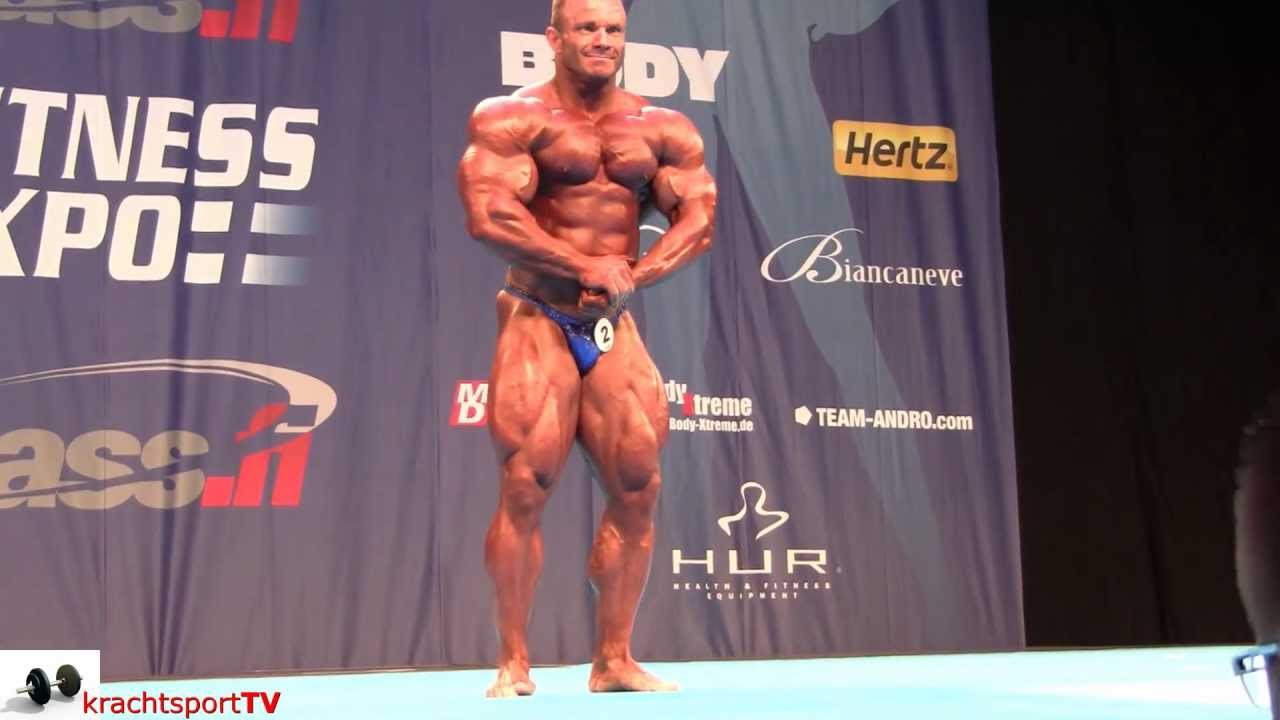 Ronny Rockel posing @ 2012 Nordic Pro