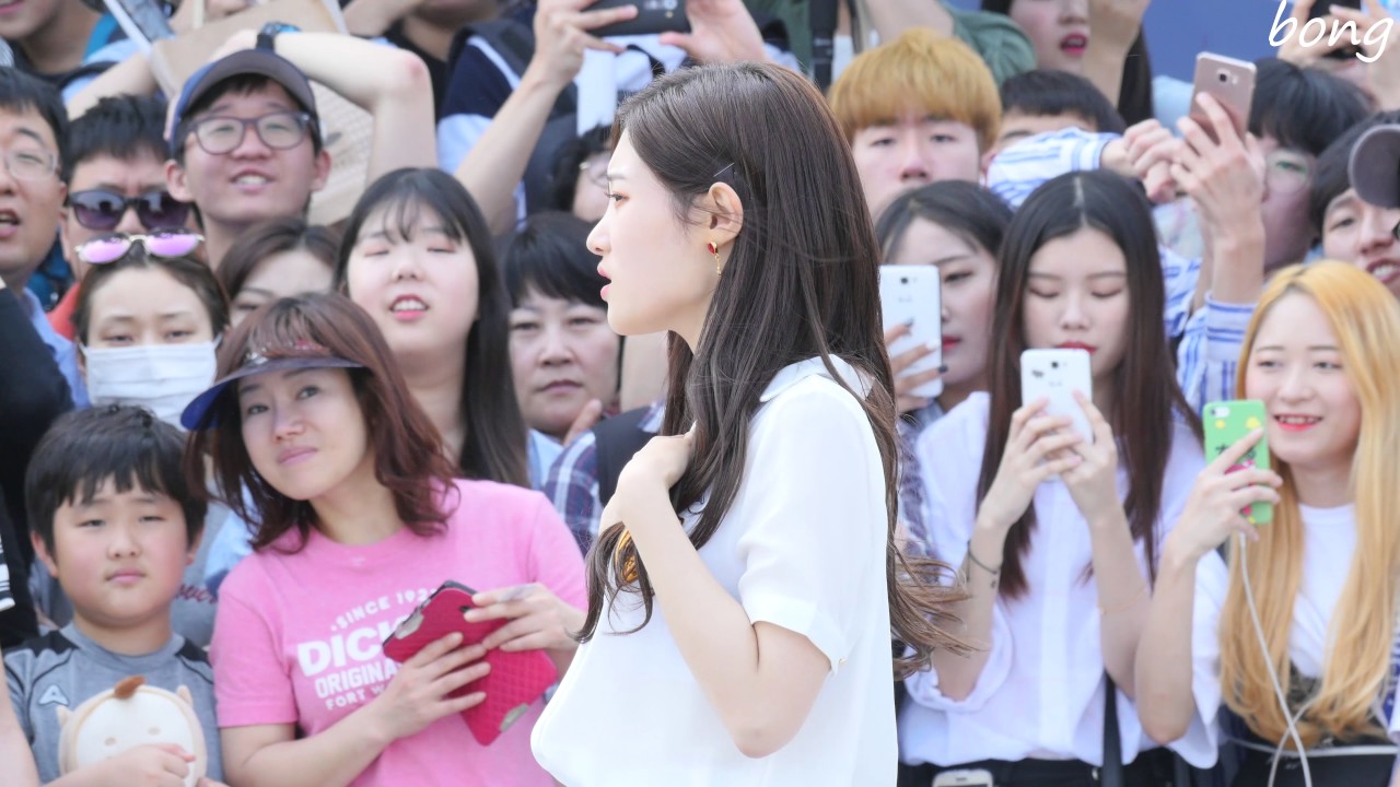 [4k] 170528 다이아(DIA) 정채연( Chaeyeon) - 오빠야 (of 신현희와 김루트) 채연.ver 애교 직캠(Fancam) @부산 광안리 버스킹 by bong