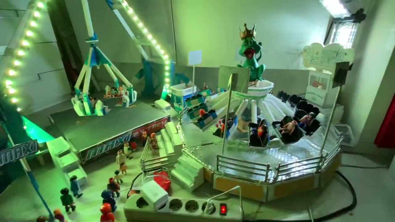Vistas de las maquetas de feria en Tarragona Santa Tecla 2022 (noche)