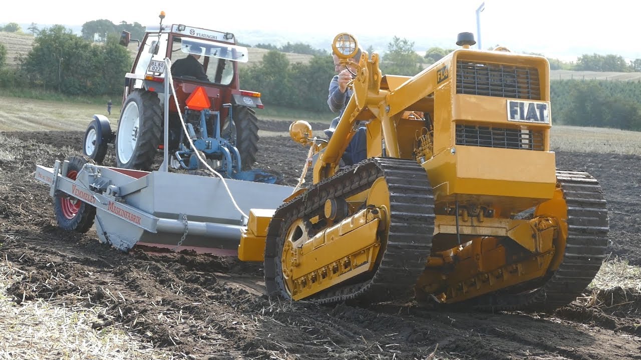 Fiat FL4 Crawler Tractor Working Hard Moving Dirt The Good Ol' Way | Danish Agriculture