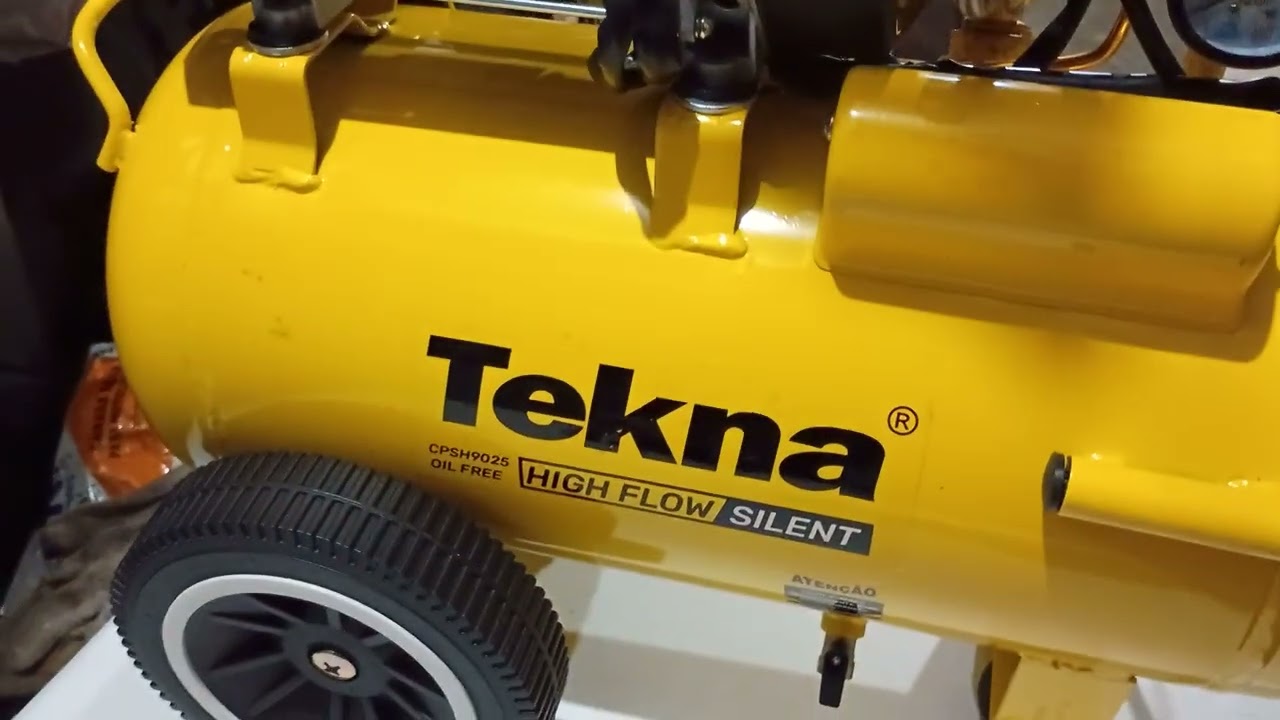 Compressor tekna. Não usa óleo de motor.  o bacana quer mais silencioso do que os tradicionais...