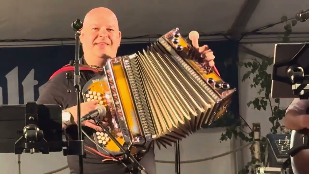 Power Hoch 5 & Sandi Pacek - Ob koncu tedna