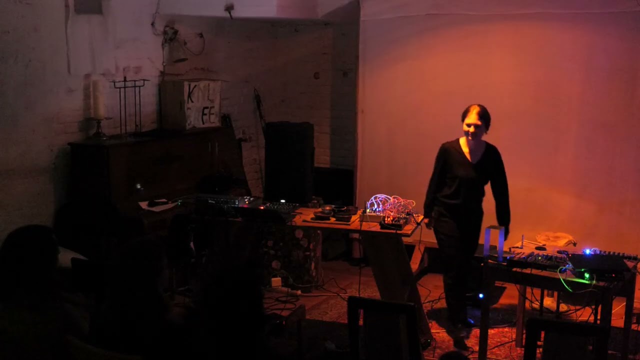 Leonie Strecker, Clara de Asís & Luc Döbereiner, Ji Youn Kang 4.11.2025 live im VEKKS