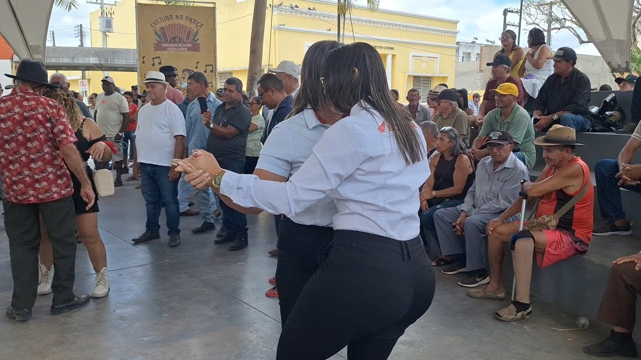 FORRÓ PÉ DE SERRA QUENTE ARROCHADO CULTURA NA PRAÇA ARAPIRACA ALAGOAS 