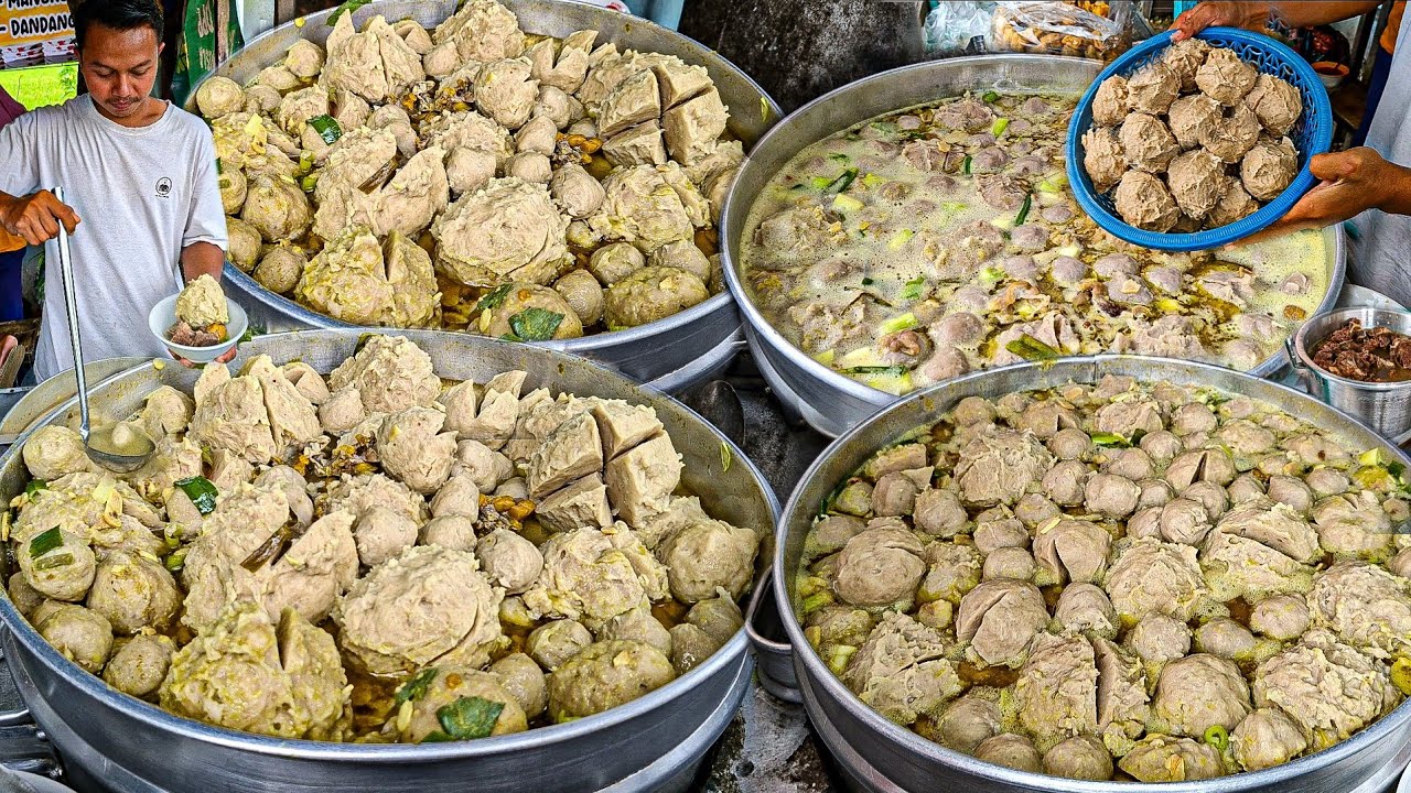 EDAN POL !! ANTRINYA UGAL- UGALAN KAYAK ORANG DEMO , BAKSO PALING MURAH BRUTAL LARIS FUL JEROAN SAPI