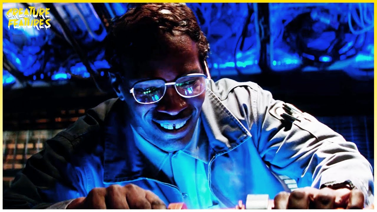 Max Falls Into A Tank Of Electric Eels | The Amazing Spider-Man 2 | Creature Features |With Captions