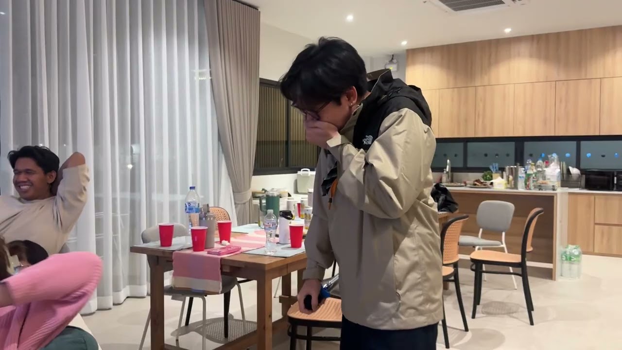 เราเล็ก แต่เขาใหญ่จ้า ไม่มีที่ลงเพราะไม่ได้เทสเลย มันดูตลกเกินค่ะ