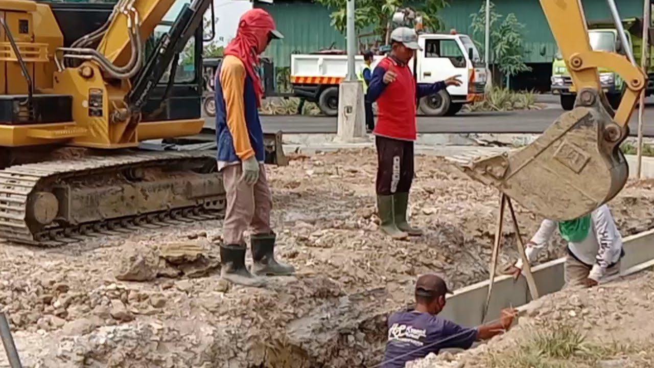 Pemasangan gorong gorong di Gerbang Gate Utara Ma'had Alzaitun