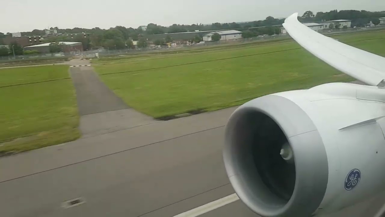 TUI UK Boeing 787-8 G-TUIH 
