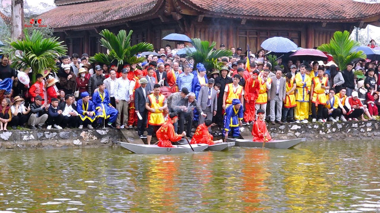 TRÒ CHƠI DÂN GIAN BẮT VỊT DƯỚI AO TẠI LỄ HỘI CHÙA TỪ VÂN, XÃ CHƯƠNG DƯƠNG