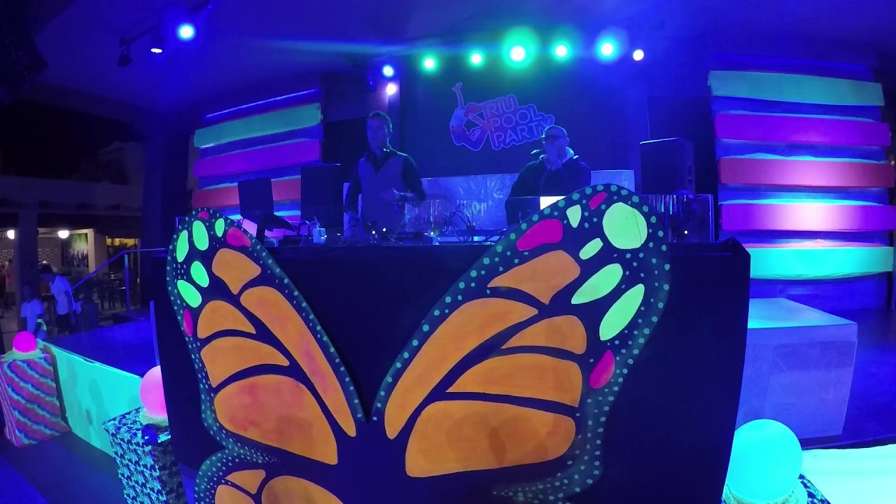 Riu Santa Fe Pool Party