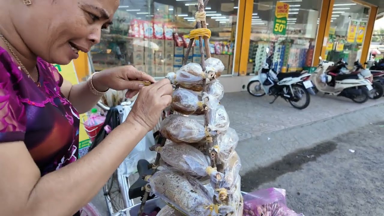 CHỢ BIÊN GIỚI CAMPUCHIA - Cách con sông bán  đầy cá, khô nhiều hơn bán rau cải