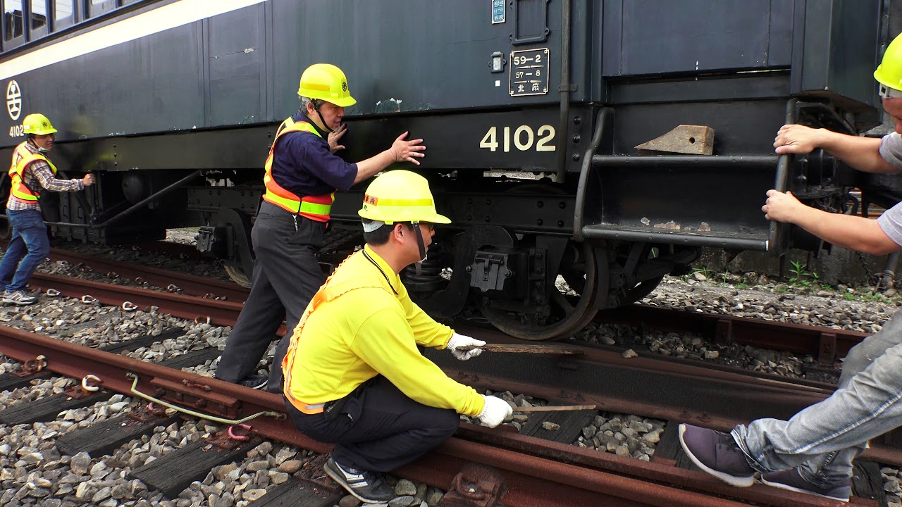 4K拍攝帶台鐵 七堵調車場25SA4101天皇花車、20SA4102總督花車